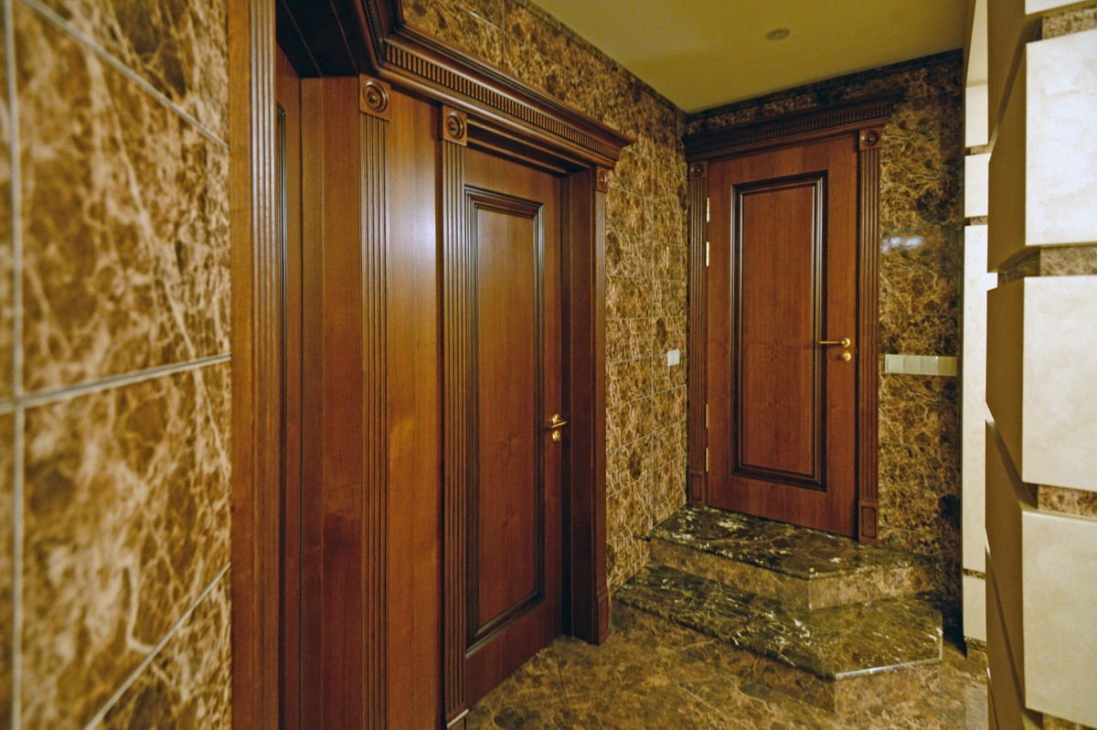 Межкомнатные двери, деревянные двери, двери классические, двери с резьбой, массив, шпон, филенчатые двери, патина