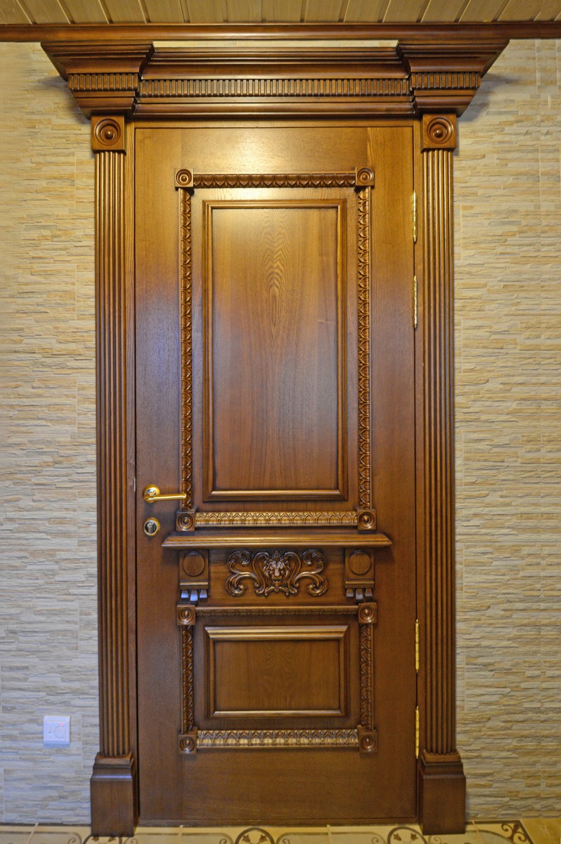 Дверь классическая, дверь межкомнатная, дверь деревянная, шпон, массив, дверь с резьбой, дверь филенчатая, дверной портал, дверная обналичка, резьба по дереву, патина, дверь по индивидуальному заказу