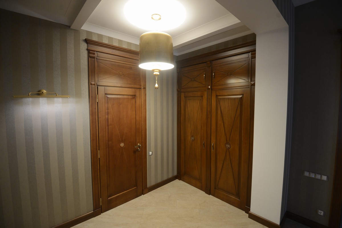 Классический шкаф, встроенный шкаф, шкаф, стилизованный под дверь