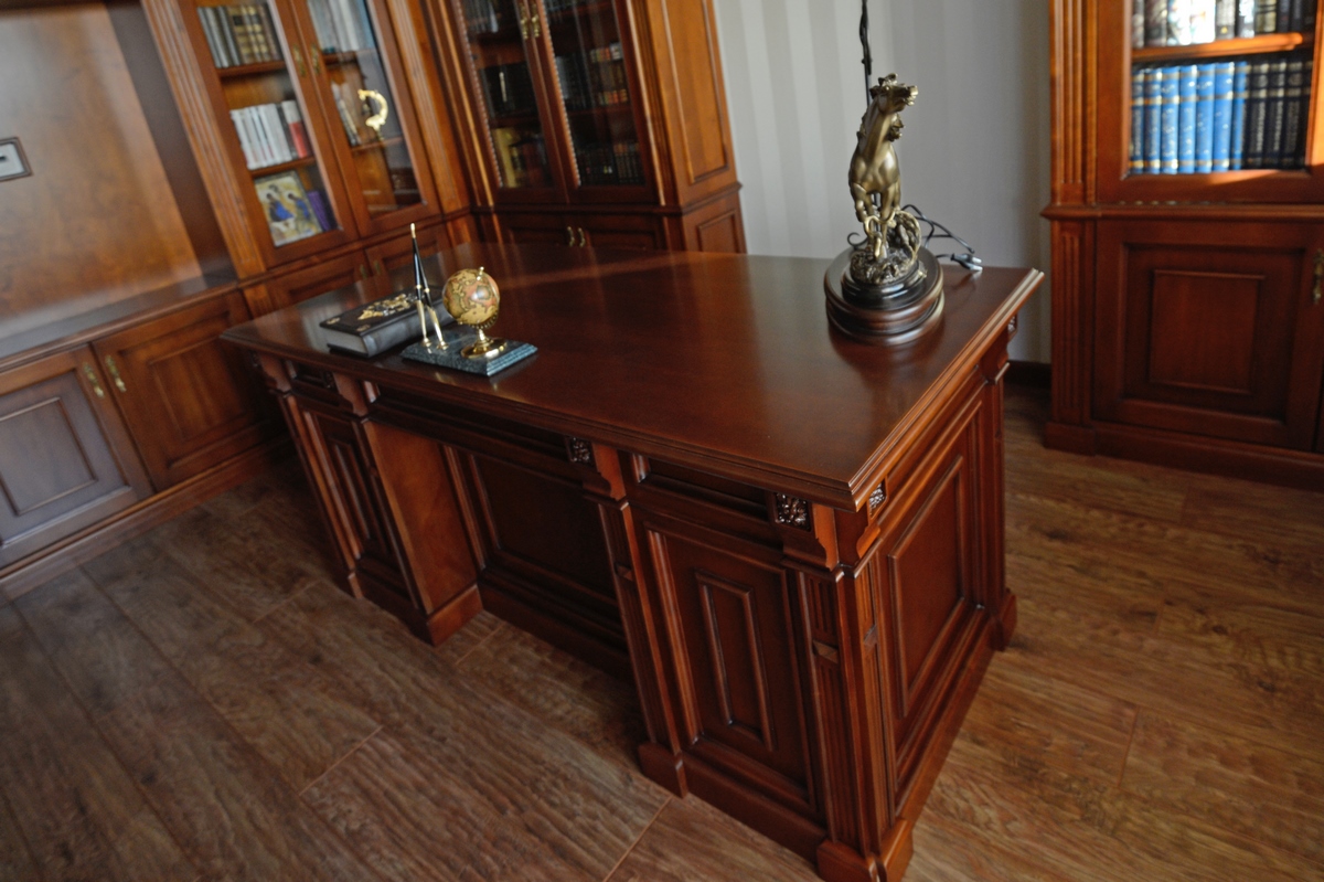 Рабочий стол, деревянный рабочий стол в классическом стиле, рабочий стол в стиль интерьера, рабочий стол премиум класса