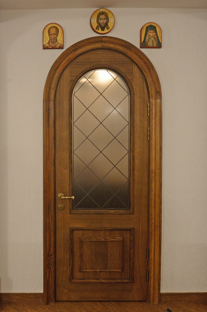 Дверь арочная, дверь из массива, массив, двери для храма, двери для церкви, межкомнатная дверь